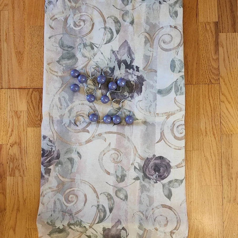 Floral Patterned Shower And Bath Towel Set W/ Hooks